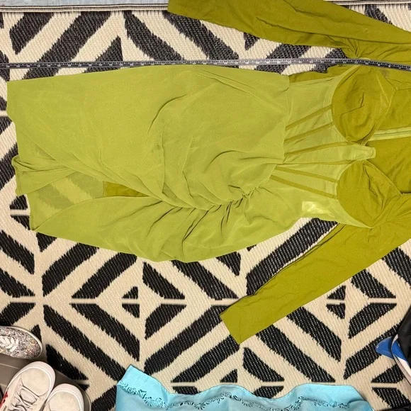 PrettyLittleThing Chartreuse Jumpsuit - Picture 5 of 6